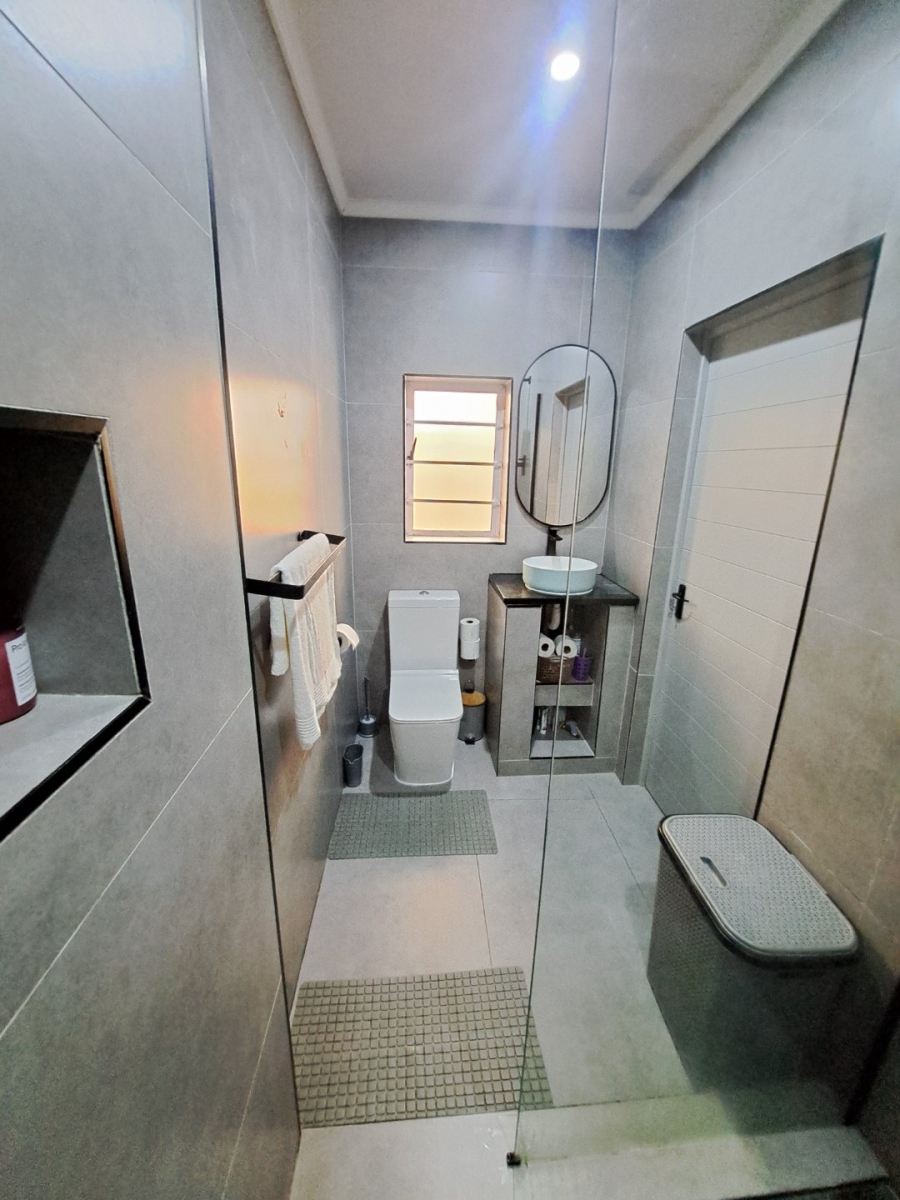 4 Bedroom Property for Sale in Lansdowne Western Cape